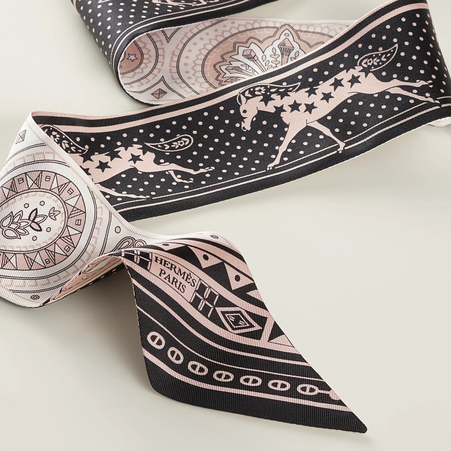 Hermès Cheval de Coeur Bandana Twilly