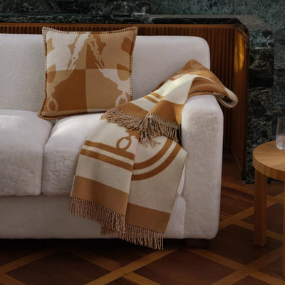 ⁠Blankets and Pillows